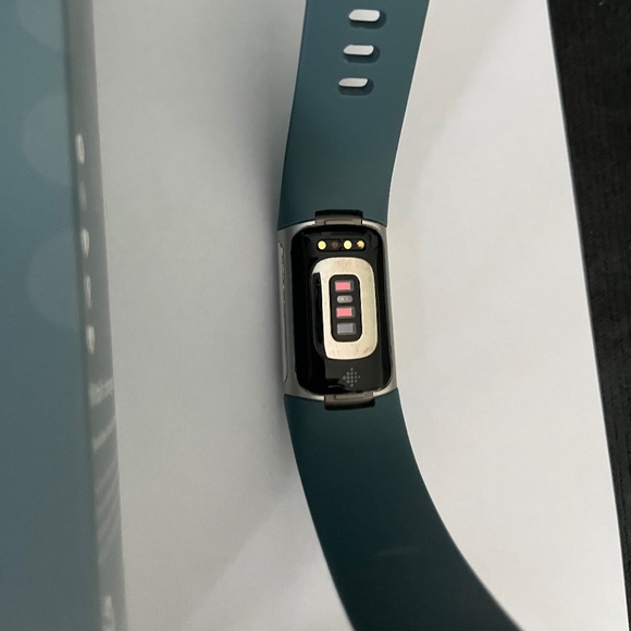 Fitbit Charge 5 Fitness & Health tracker, smart watch - Picture 5 of 9